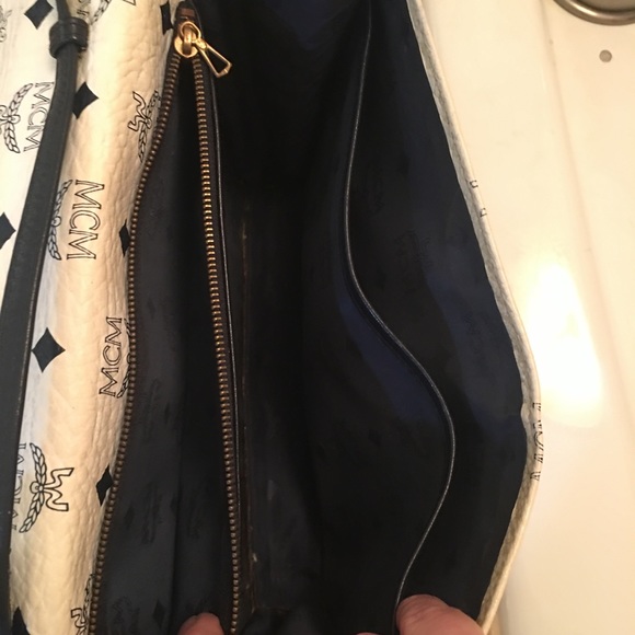 Vintage MCM navy/white signature envelope bag - Picture 7 of 7